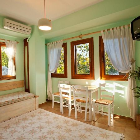 Victoria'S Guesthouse Damouchari Exteriör bild
