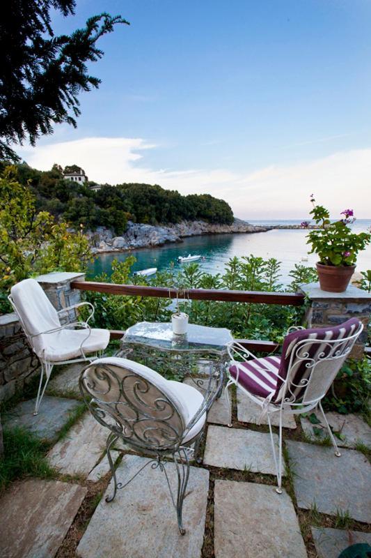 Victoria'S Guesthouse Damouchari Exteriör bild