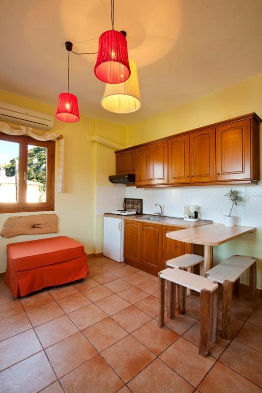 Victoria'S Guesthouse Damouchari Exteriör bild