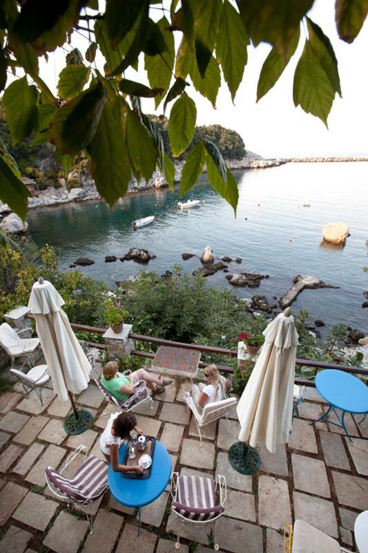 Victoria'S Guesthouse Damouchari Exteriör bild